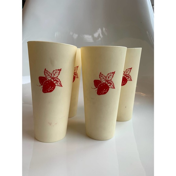 Vintage 80’s Nasco Strawberry Plastic Tumblers Cups Red Cream Set Of 4 - Picture 3 of 7